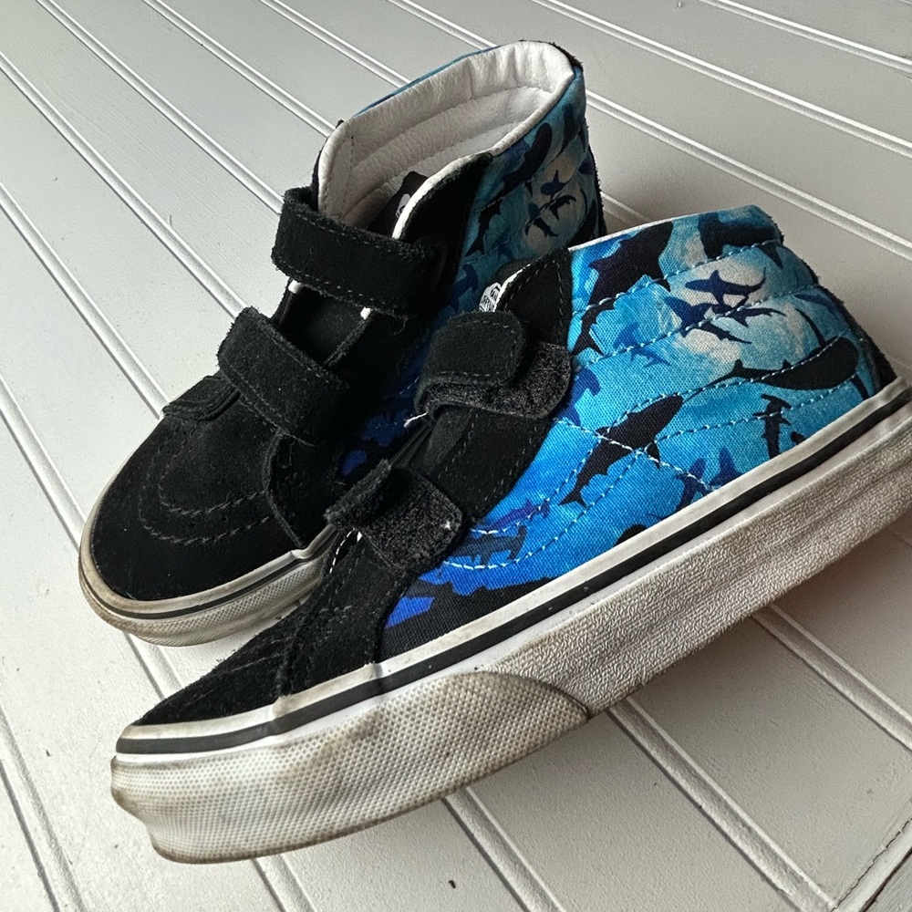 Boys Vans Skate Shoes Sz 2.5 sharks
